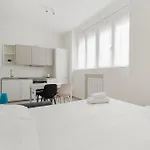 Apartman Guesthost - Comfy Near Gambara Mm1