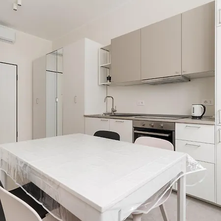 Guesthost - Comfy Near Gambara Mm1 Apartman *